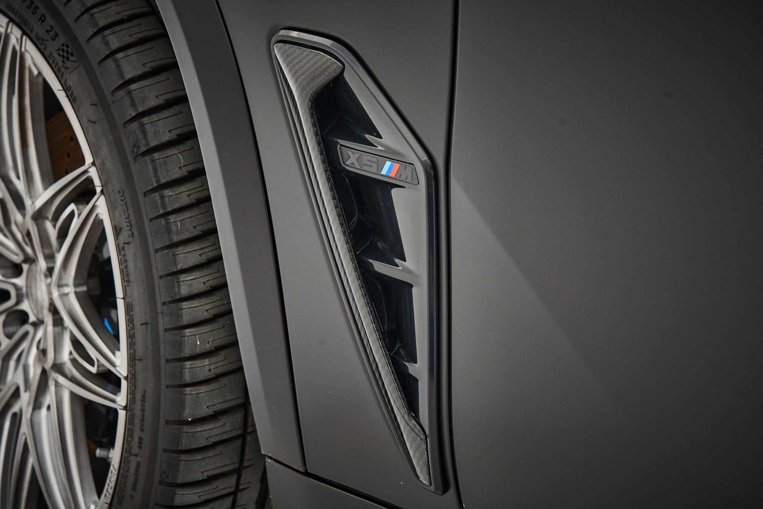 BMW X5M F95 KOTFLÜGEL ANBAUTEILE VORNE (1)