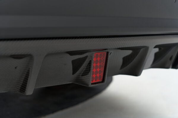 Aizmugurējais difuzors Mercedes-Benz CLS63 AMG, sporta auto detaļa.