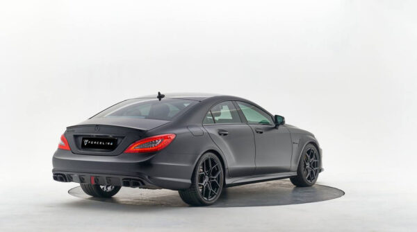 Mercedes-Benz CLS63 AMG aizmugurējais difuzors, sporta auto detaļa, auto modifikācija.